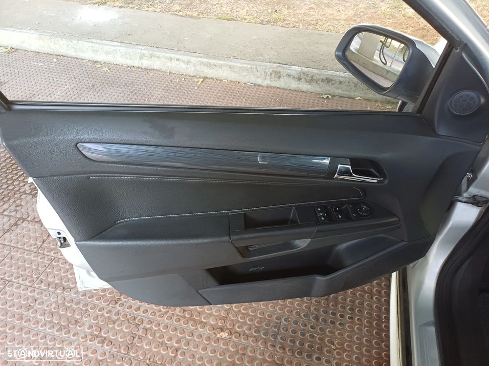 Opel Astra 2.0 T Cosmo - 37