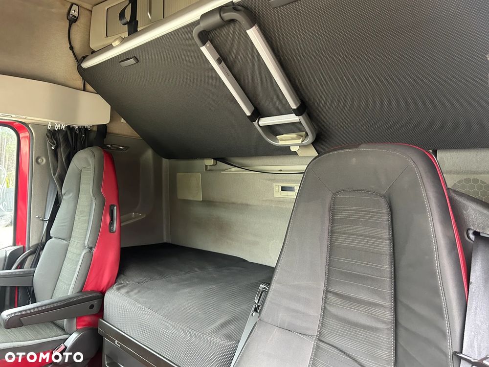 Volvo FH 460 AUTOMAT / HALOGENY ORUROWANIE / FULL SPOJLERY / OBRTOWE SIEDZENIE / KSENONY / LED / POLSKI SALON / PRZEBIEG 995 TYS. KM / EURO 6 / 2014 ROK !! - 28