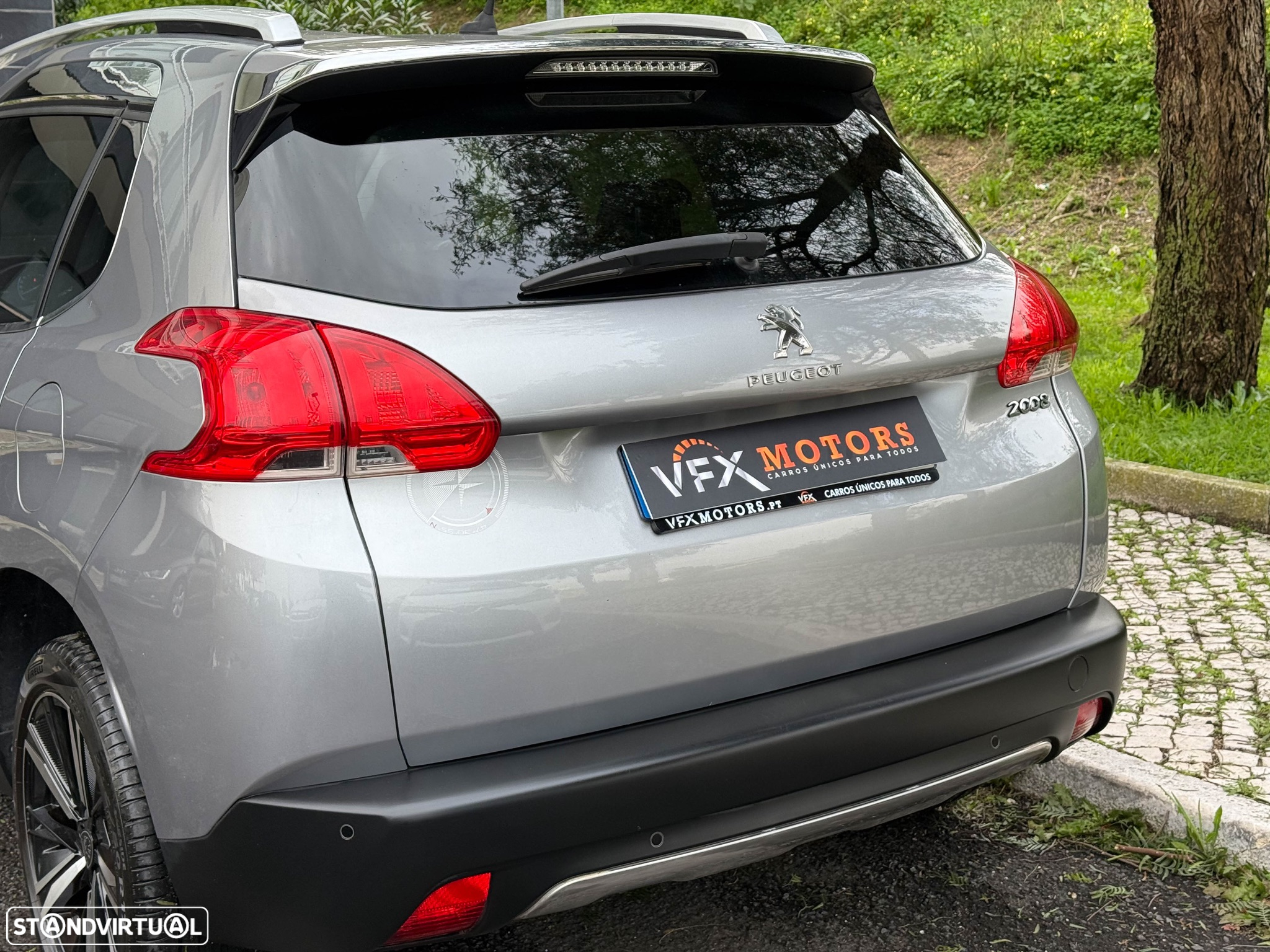 Peugeot 2008 1.2 PureTech Allure - 24