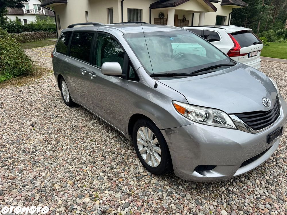Toyota Sienna 3.5 LE AWD - 3