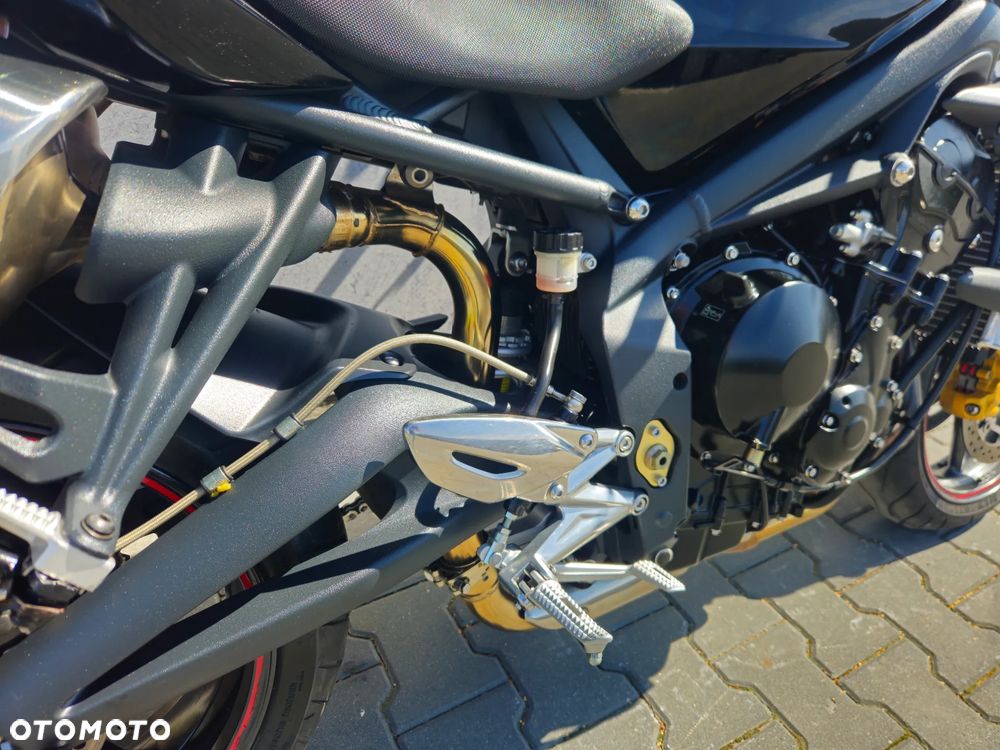 Triumph Street Triple - 4