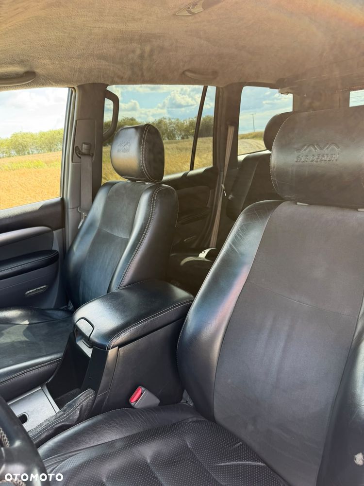 Toyota Land Cruiser - 35