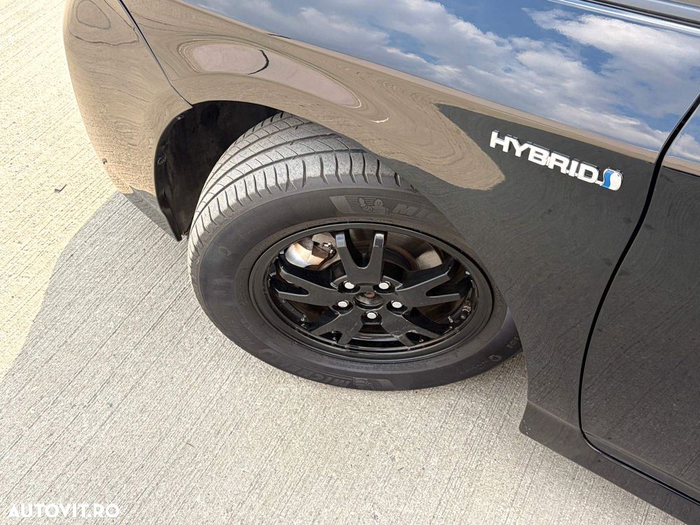 Toyota Prius (Hybrid) Executive - 9