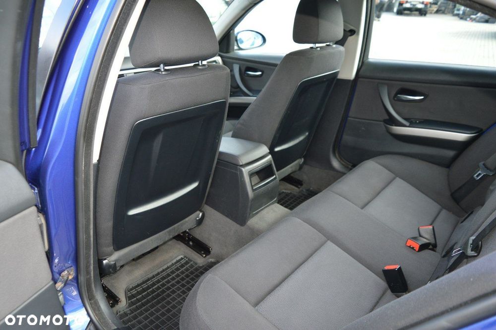 BMW Seria 3 318i - 30