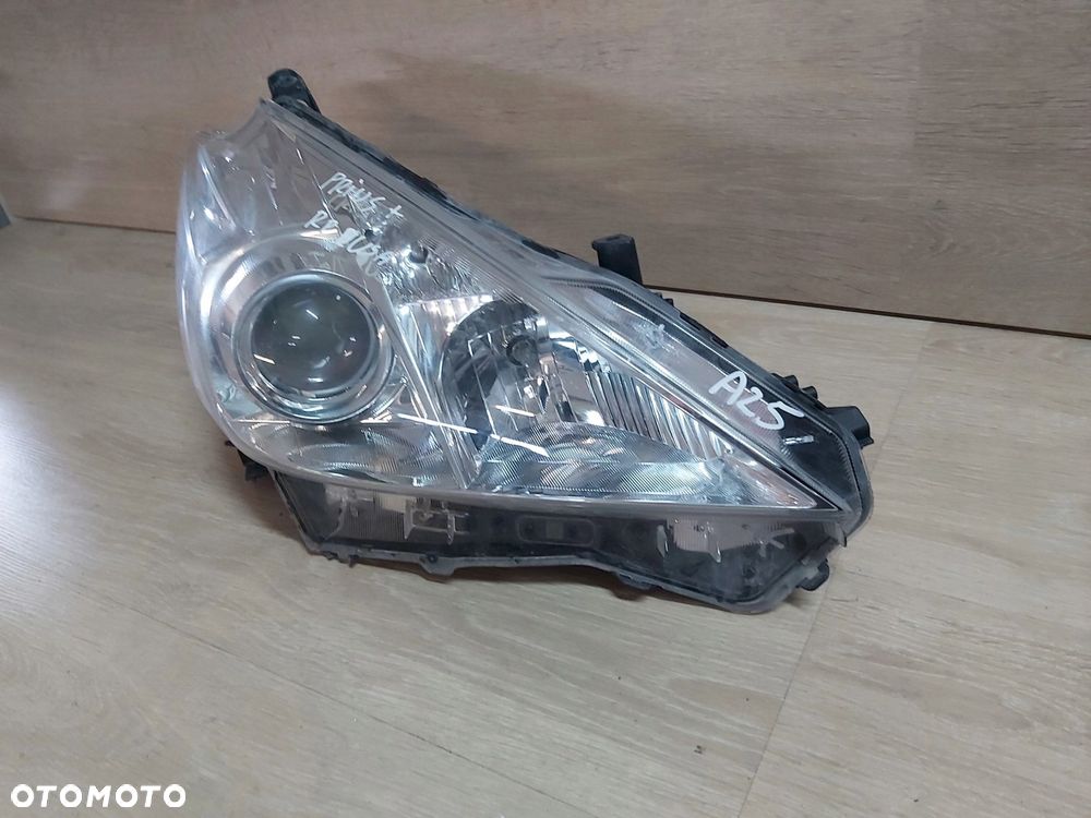 Toyota Prius PLUS lampa prawy przód USA Prius V - 3