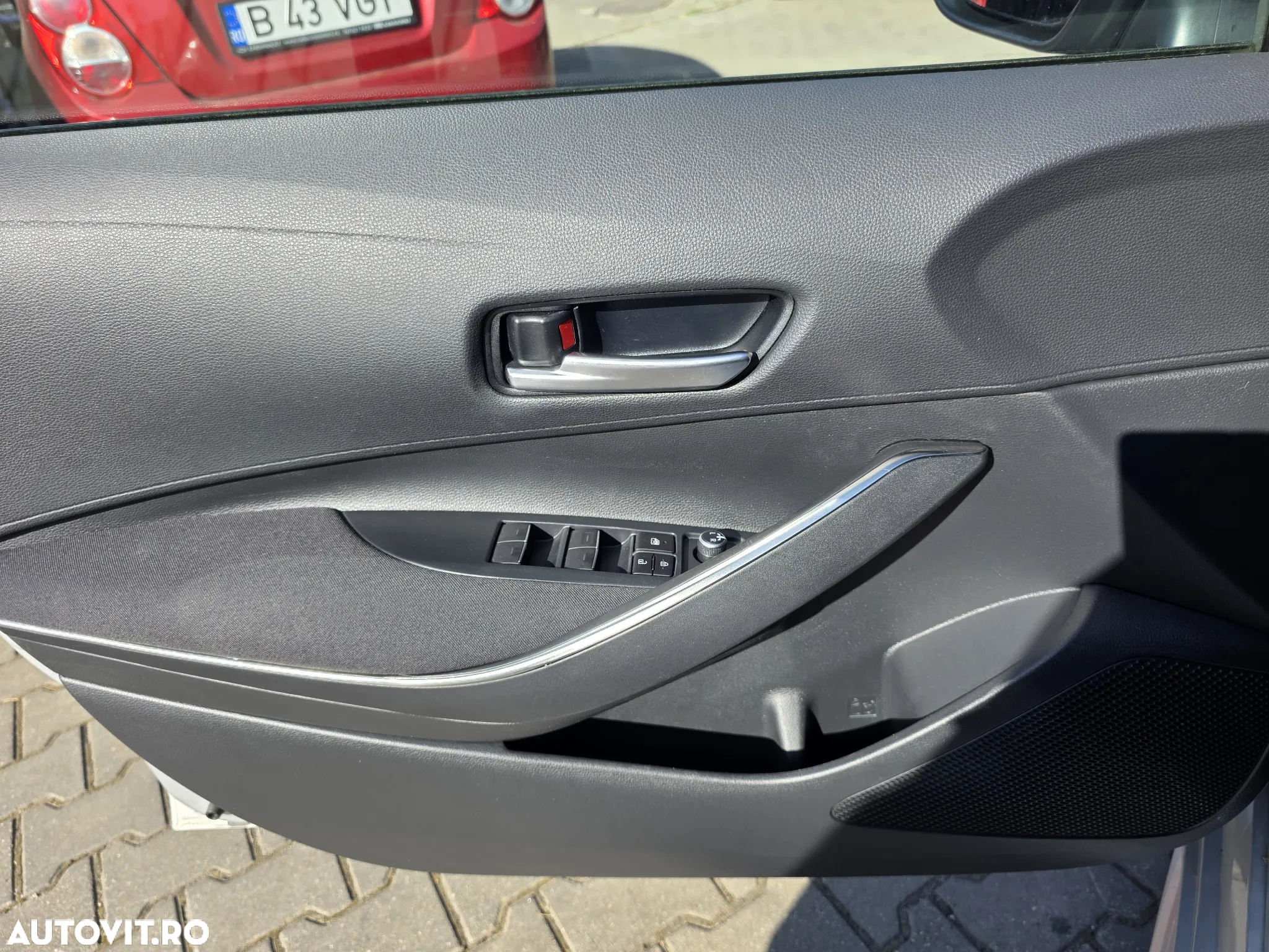 Toyota Corolla 1.8 HSD Dynamic - 8
