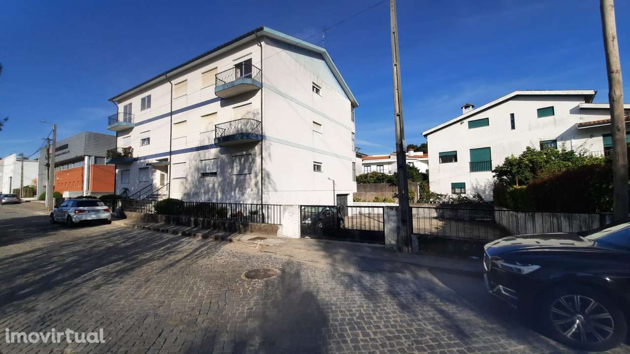 REF2017 - T3 em Rio Tinto - C/ Varanda e Garagem, a precisar de obras - Grande imagem: 3/20