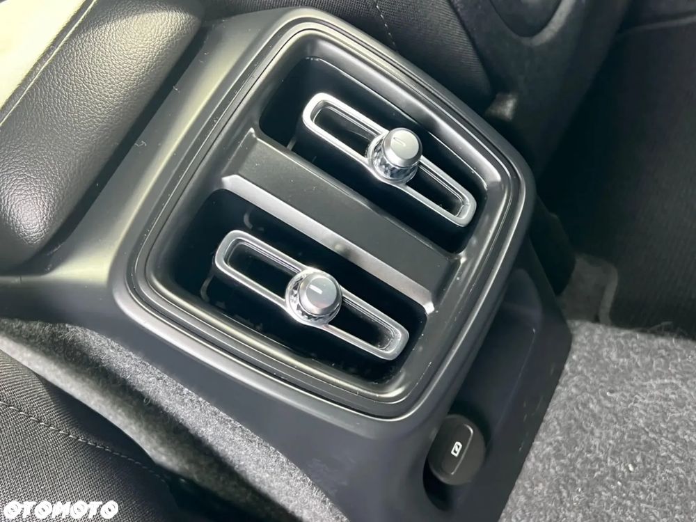 Volvo XC 40 B4 AWD Ultimate Dark - 35