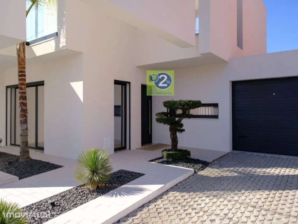 Moradia T4 de Arquitetura Contemporânea - Grande imagem: 4/15