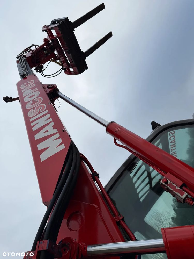 Manitou MLT523  Ładowarka teleskopowa 5m Wysięg 2,3 tony udzwig. Posuw wideł Hydrauliczny oraz rozsuwanie wideł hydr. Szybko-złącze hydrauliczne. 2x kamera PERKINS silnik TURBO  z Komuny Norweskiej! Jak Nowa 4287 mtg Zero luzów wycieków SERWISOWANA w  DEKRA.  Opony jak Nowe. Napęd 4x4 Hydrostatic REWERS - 15