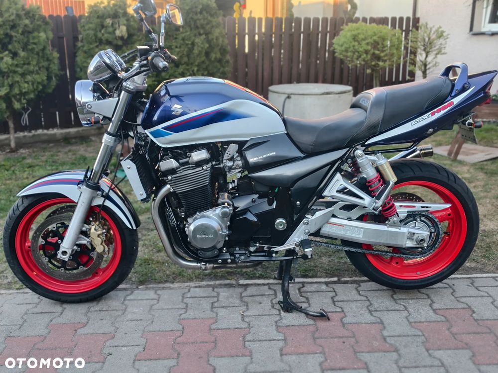 Suzuki GSX - 21