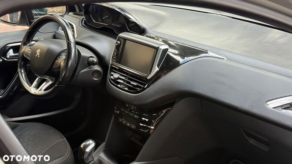 Peugeot 208 1.2 PureTech Allure - 6
