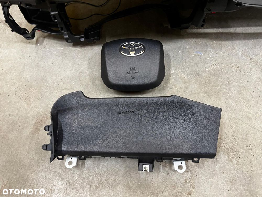 KOMPLET DESKA ROZDZIELCZA KOKPIT KONSOLA 2X PODUSZKI TOYOTA HILUX VIII 8 - 6