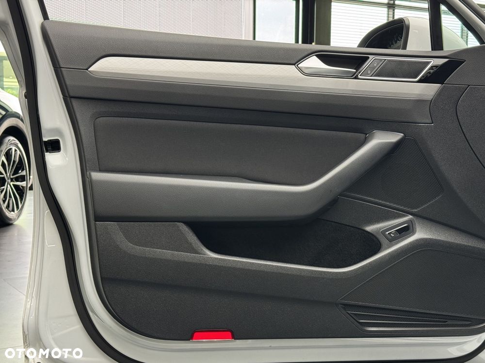 Volkswagen Passat - 14