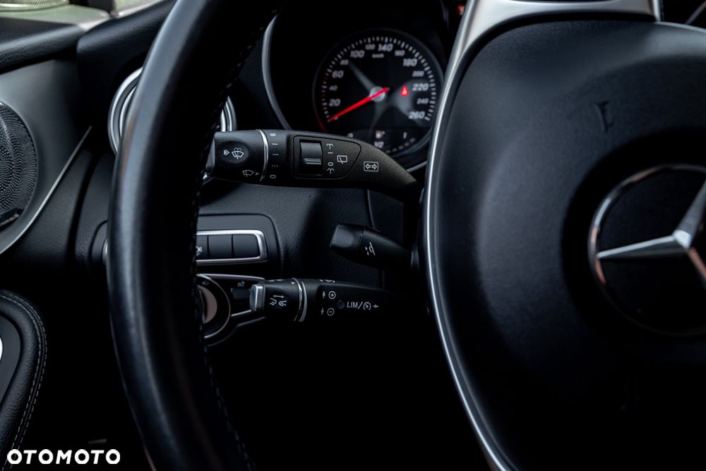 Mercedes-Benz GLC 250 4Matic 9G-TRONIC AMG Line - 32