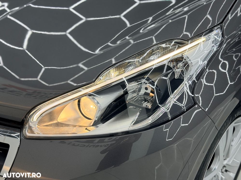 Peugeot 208 PureTech 82 Style - 9