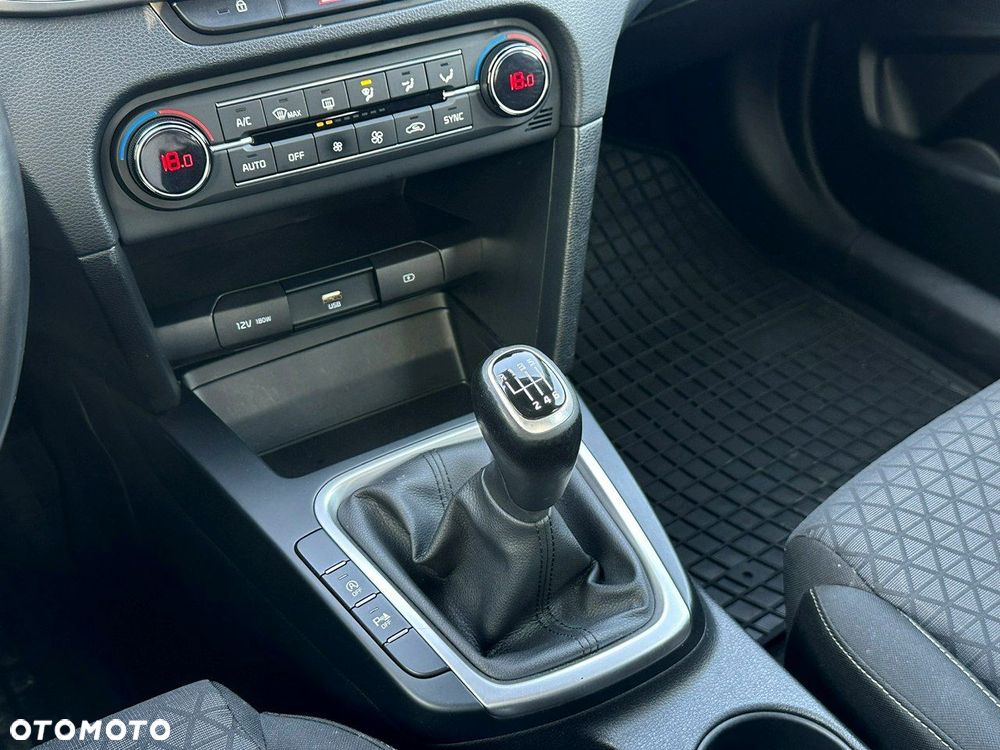 Kia Ceed - 24