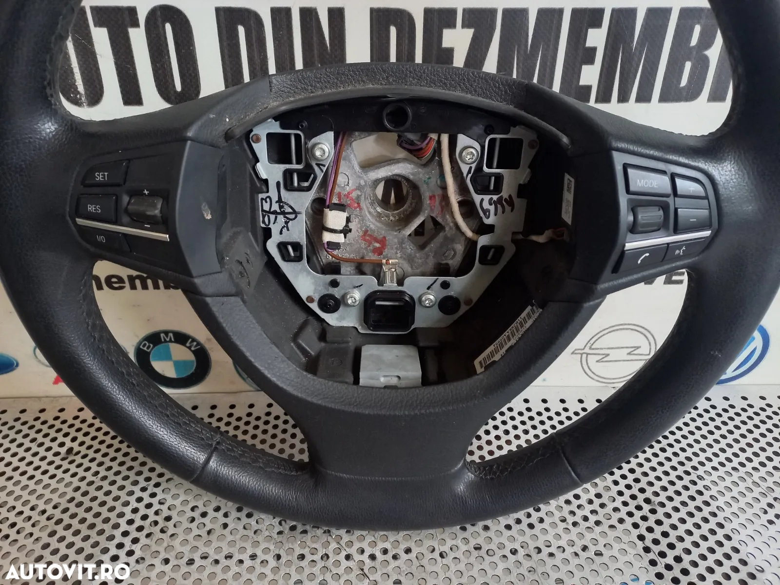 Volan Din Piele Cu Comenzi Bmw F10 F11 F07 F01 F02 F03 In 3 Spite Stare Foarte Buna Cod - 6