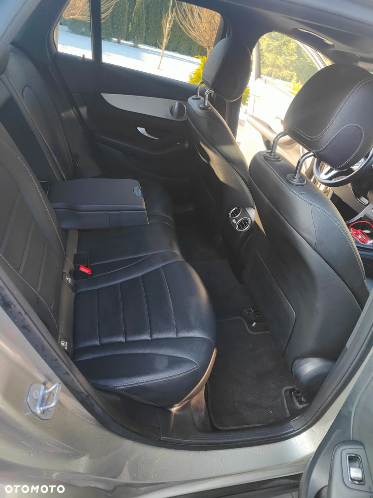 Mercedes-Benz GLC 300 4Matic 9G-TRONIC AMG Line - 38