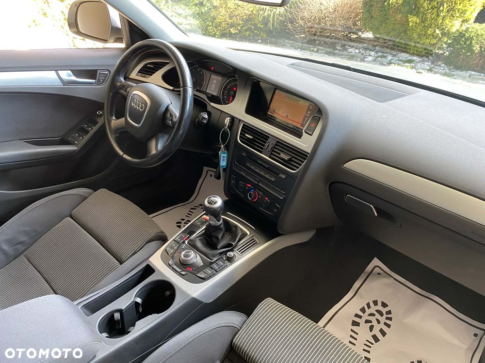 Audi A4 Limousine - 11