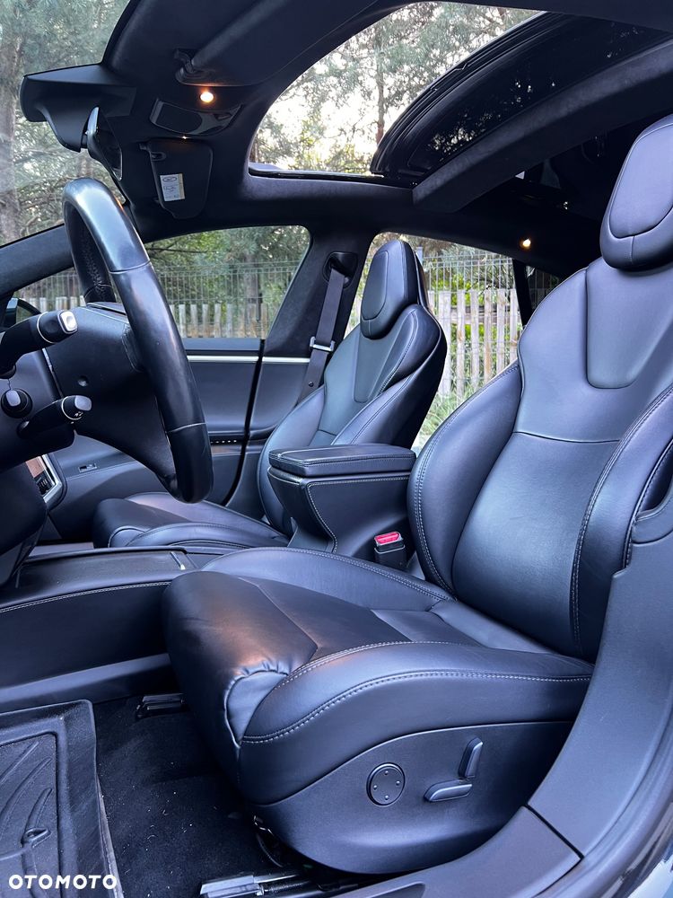 Tesla Model S - 14