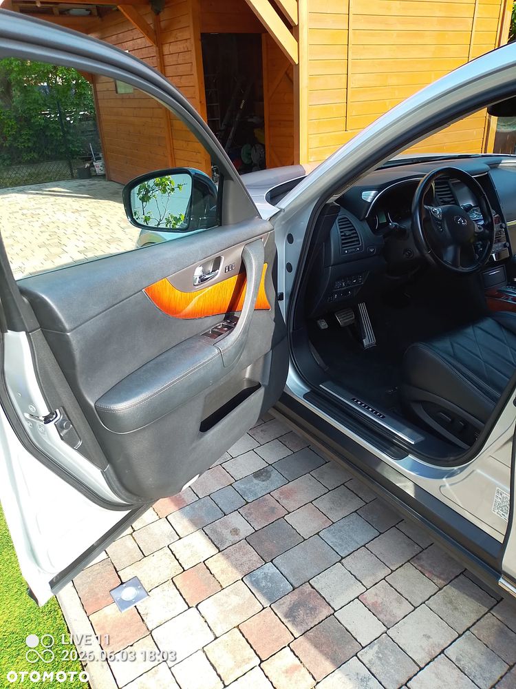 Infiniti QX70 - 18