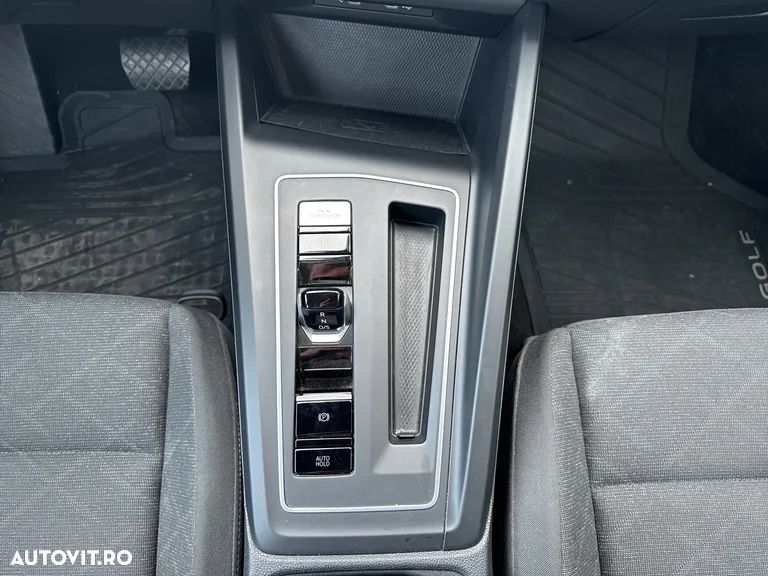 Volkswagen Golf 1.0 eTSI DSG MHEV Life - 25