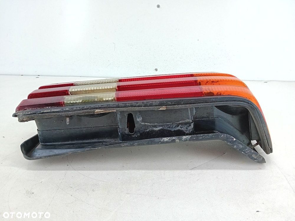 LAMPA TYLNA PRAWA MERCEDES-BENZ W126 (79-91) SEDAN - 3
