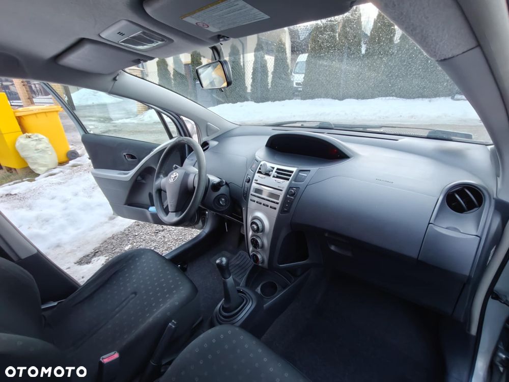 Toyota Yaris - 10