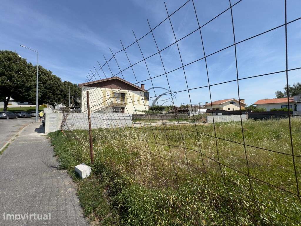 Terreno Urbano com Projeto Aprovado para Moradia T3 em Gueifães, Maia - Grande imagem: 5/23