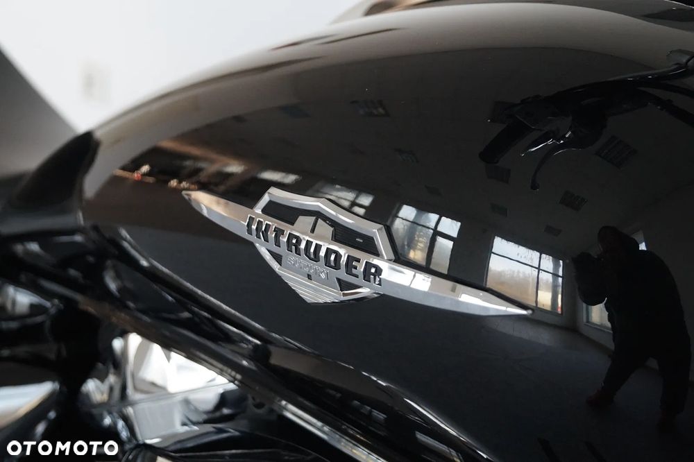 Suzuki Intruder - 12