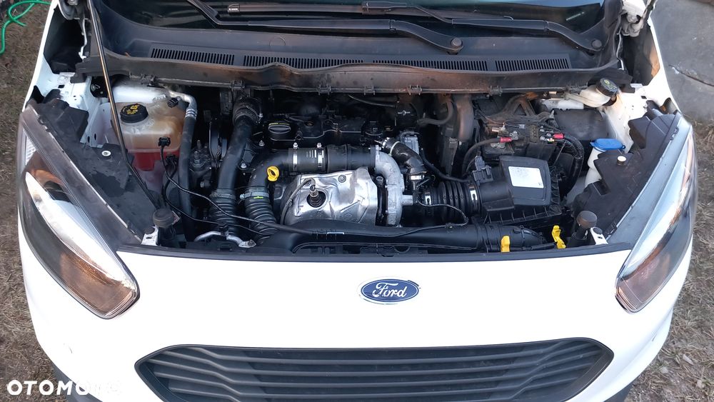 Ford Transit Courier - 16