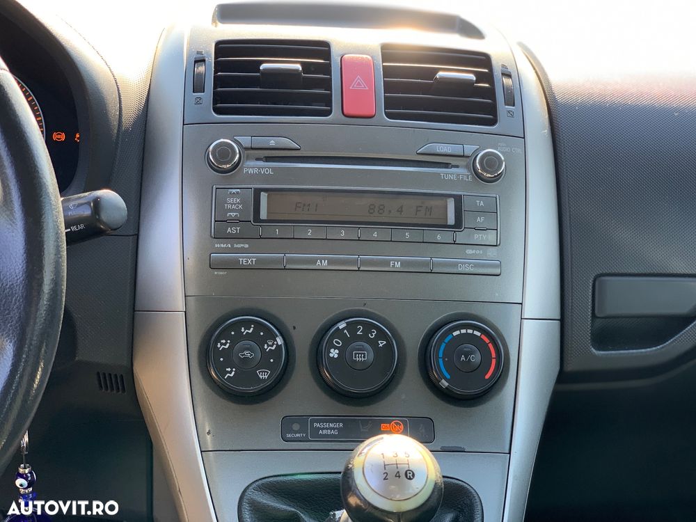 Toyota Auris 1.4 D-4D Luna - 13