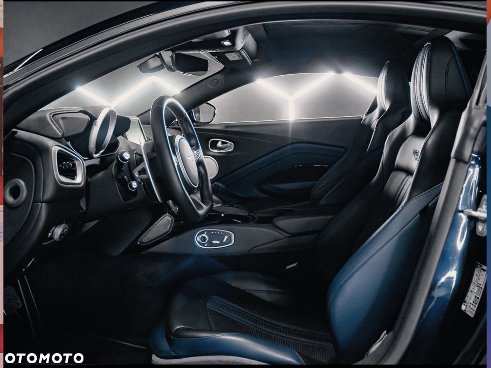 Aston Martin Vantage - 12