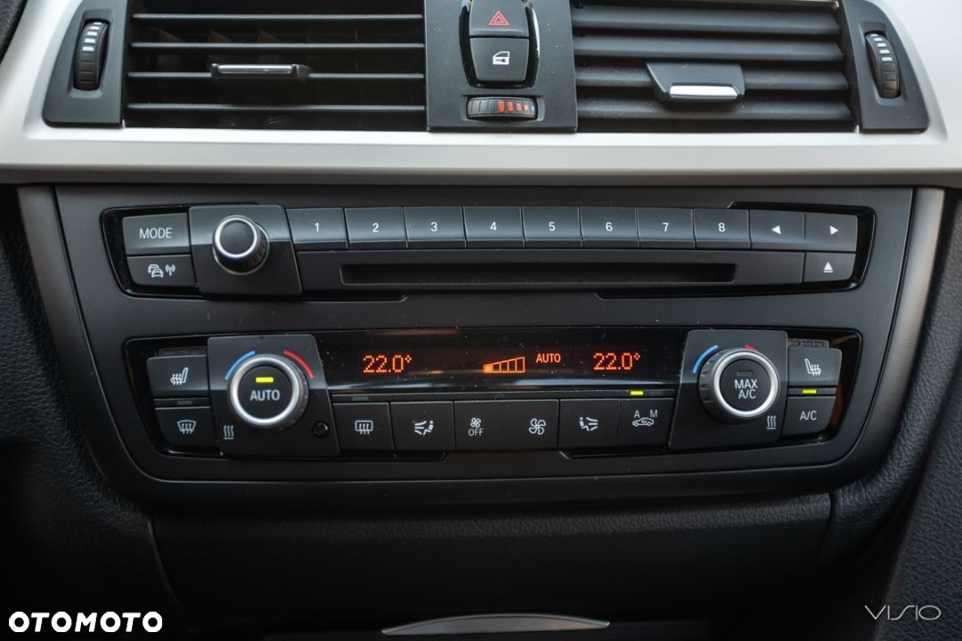 BMW Seria 3 318d DPF Touring Edition Sport - 19