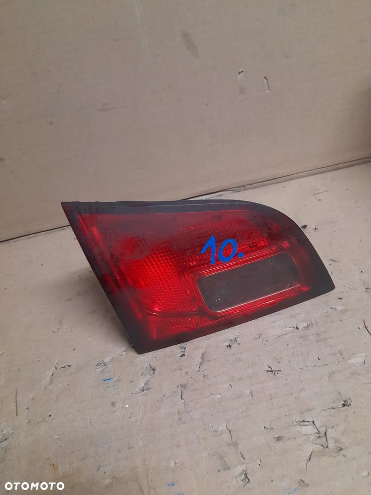 LAMPA LEWY TYŁ W KLAPĘ OPEL ASTRA J KOMBI nr 13314056 / 495056087 - 1
