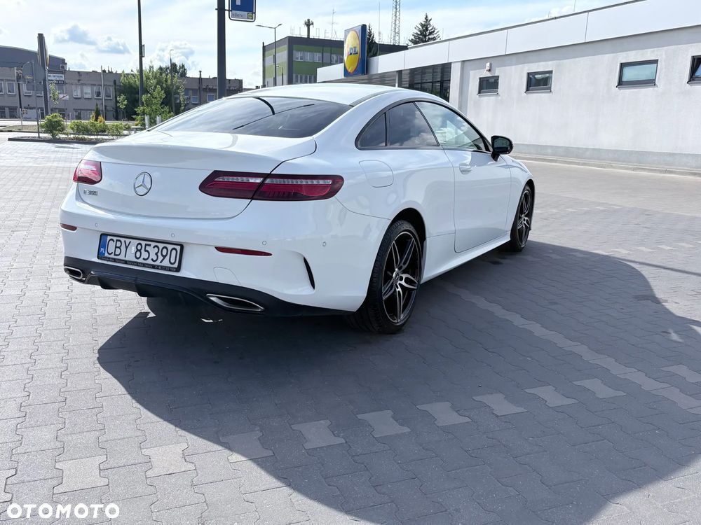 Mercedes-Benz Klasa E 300 9G-TRONIC - 11