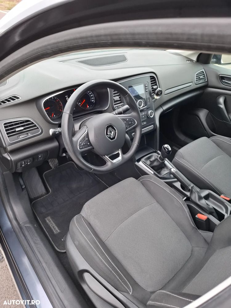 Renault Megane TCe 114 GPF Zen - 11
