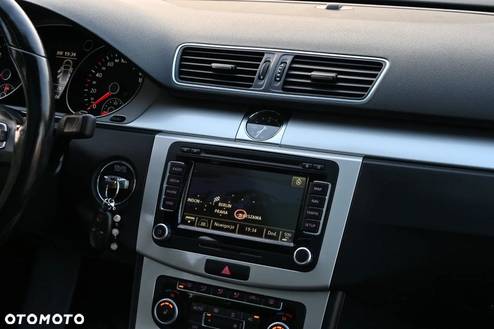 Volkswagen Passat 2.0 TDI DSG BlueMotion Technology Highline - 24