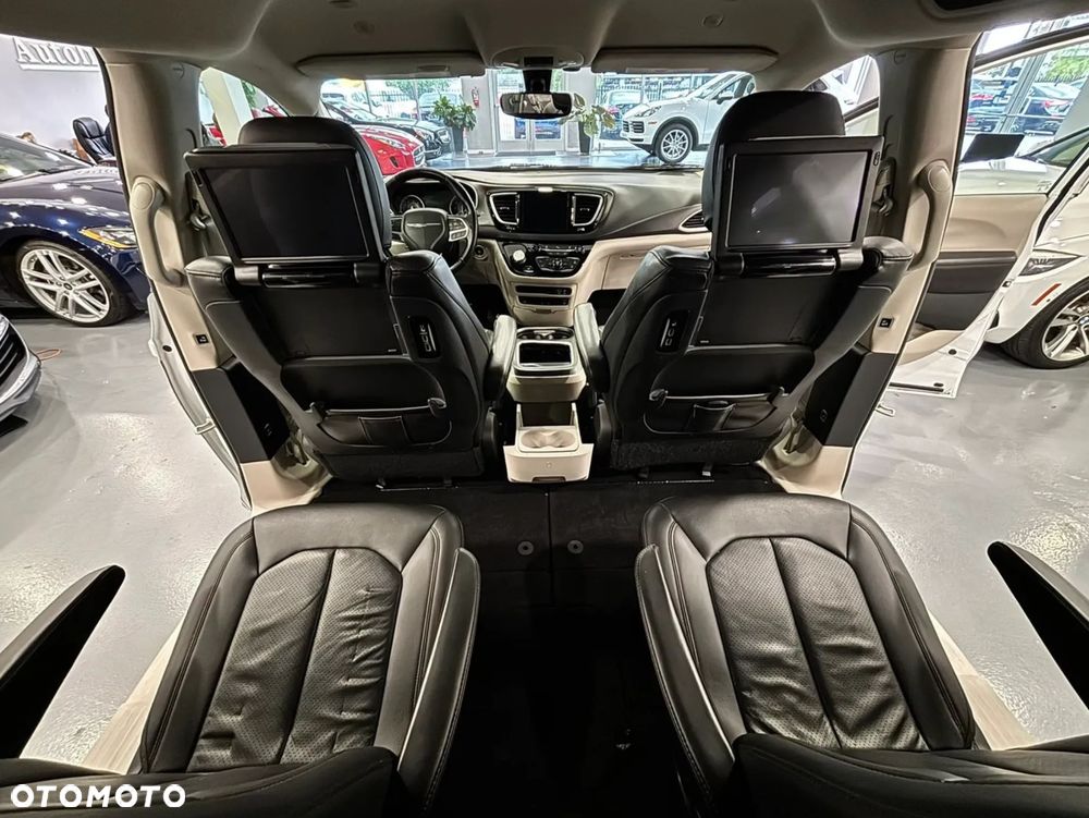Chrysler Pacifica - 24