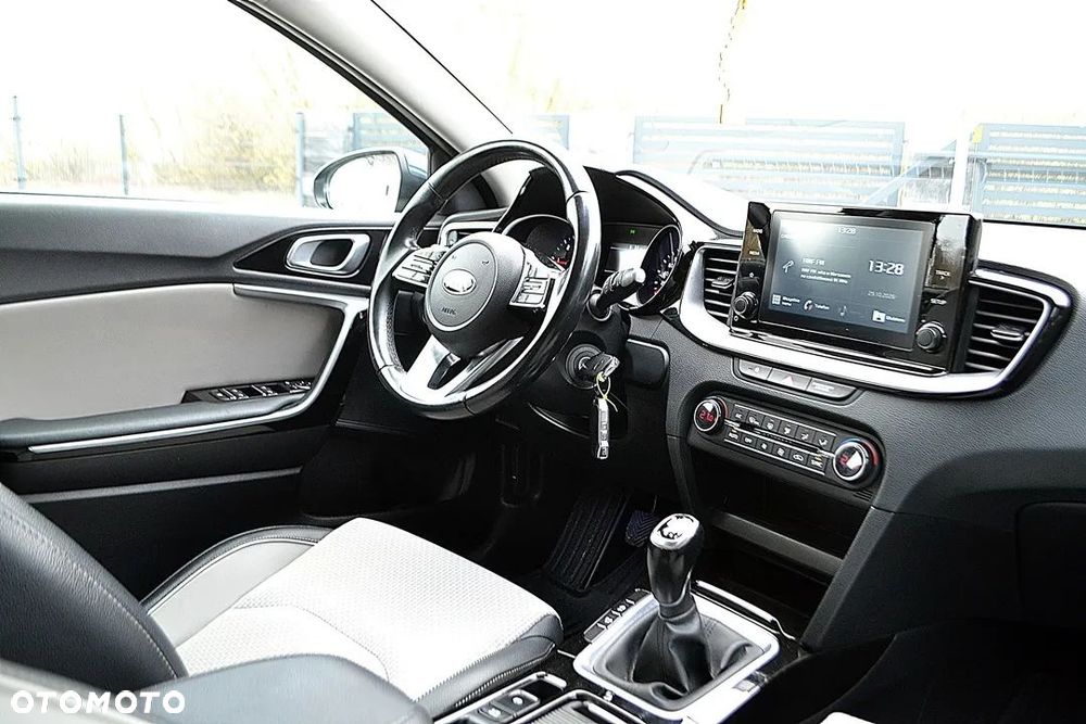 Kia XCeed 1.6 CRDi LAUNCH EDITION - 16