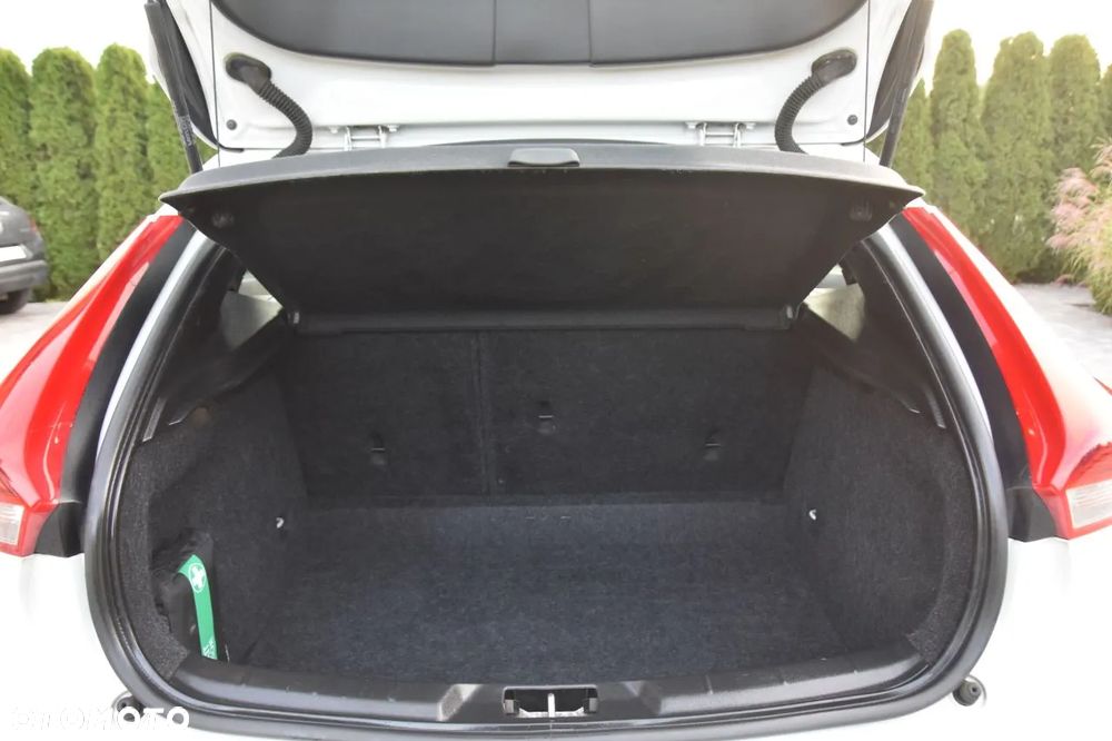 Volvo V40 D4 Drive-E Momentum - 22