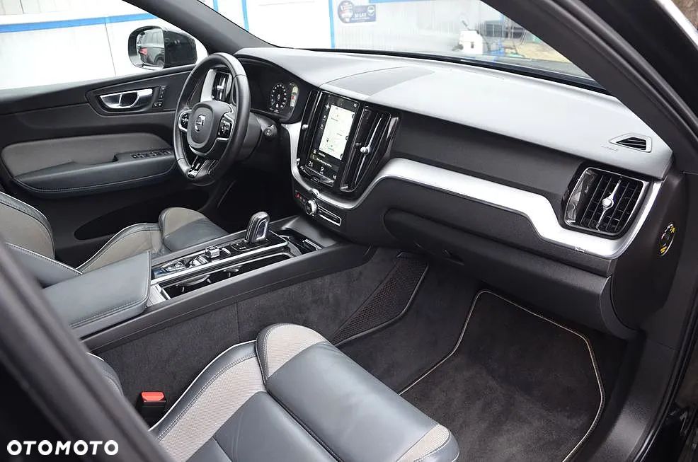 Volvo XC 60 D4 R-Design - 12