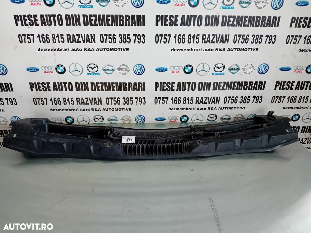 Grila Stergatoare Ford Kuga 1 I An 2008-2013 Cod 8V41-S02216 - 2