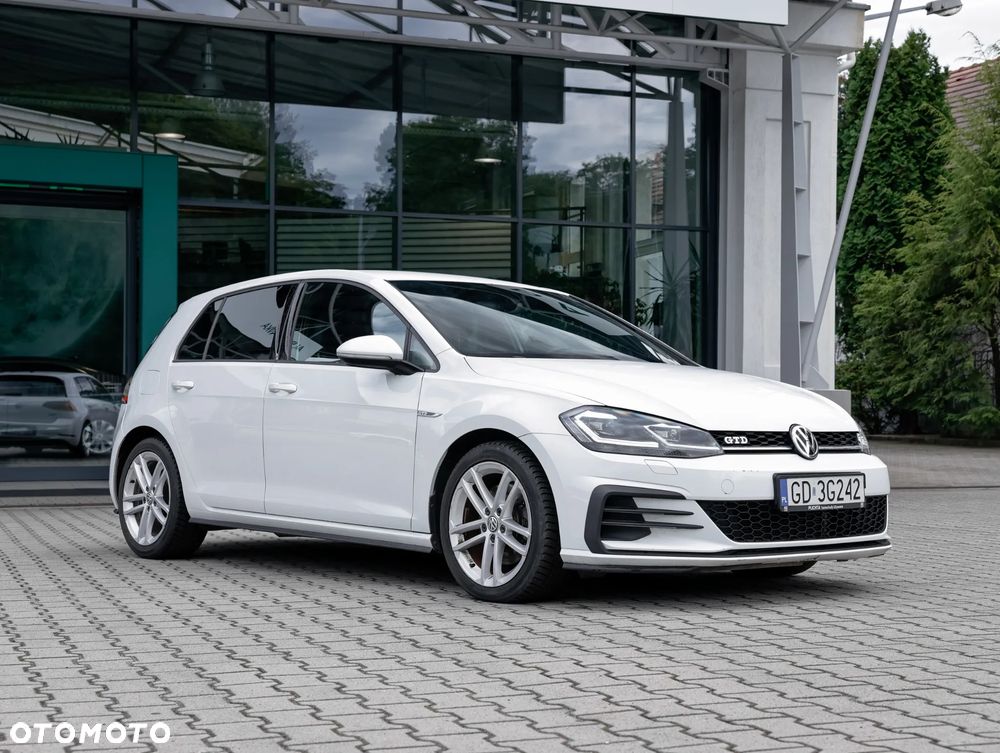 Volkswagen Golf - 2