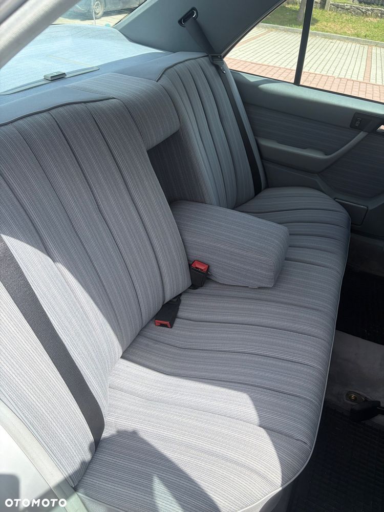Mercedes-Benz W124 (1984-1993) - 12