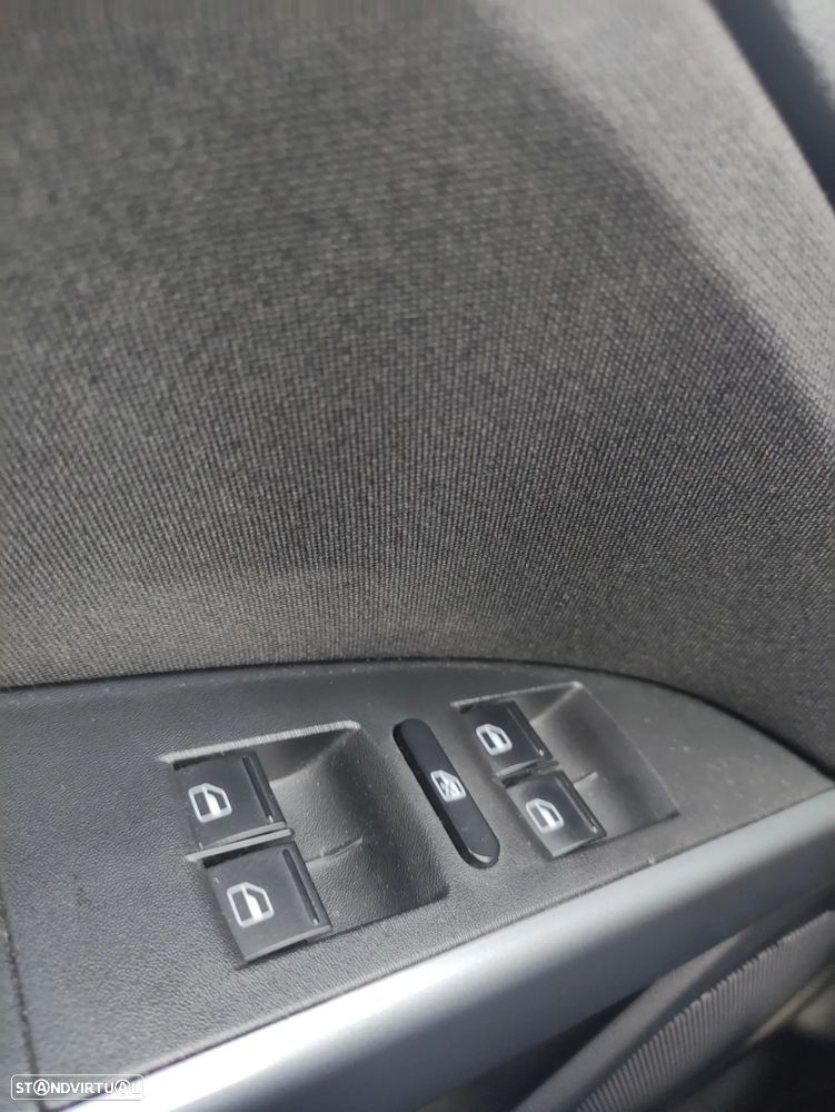 SEAT Leon 1.6 TDI Sport DSG - 11
