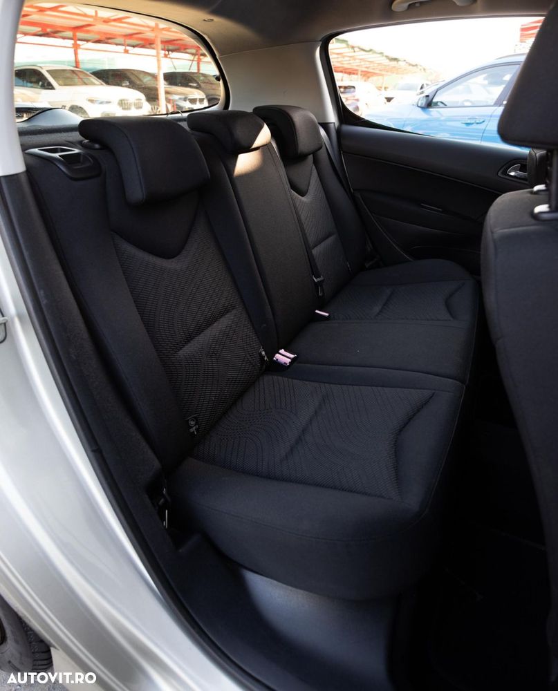 Peugeot 308 1.6E Confort Pack Aut - 9