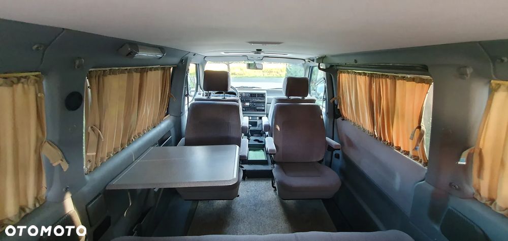 Volkswagen Multivan - 11