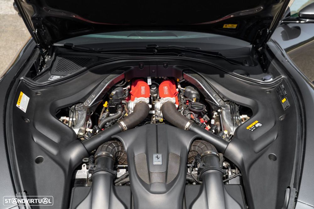 Ferrari Roma 3.9 Twin-Turbo V8 - 13